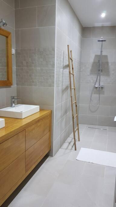 Case Terre Sainte - Maison Meublee F3 Exterior photo